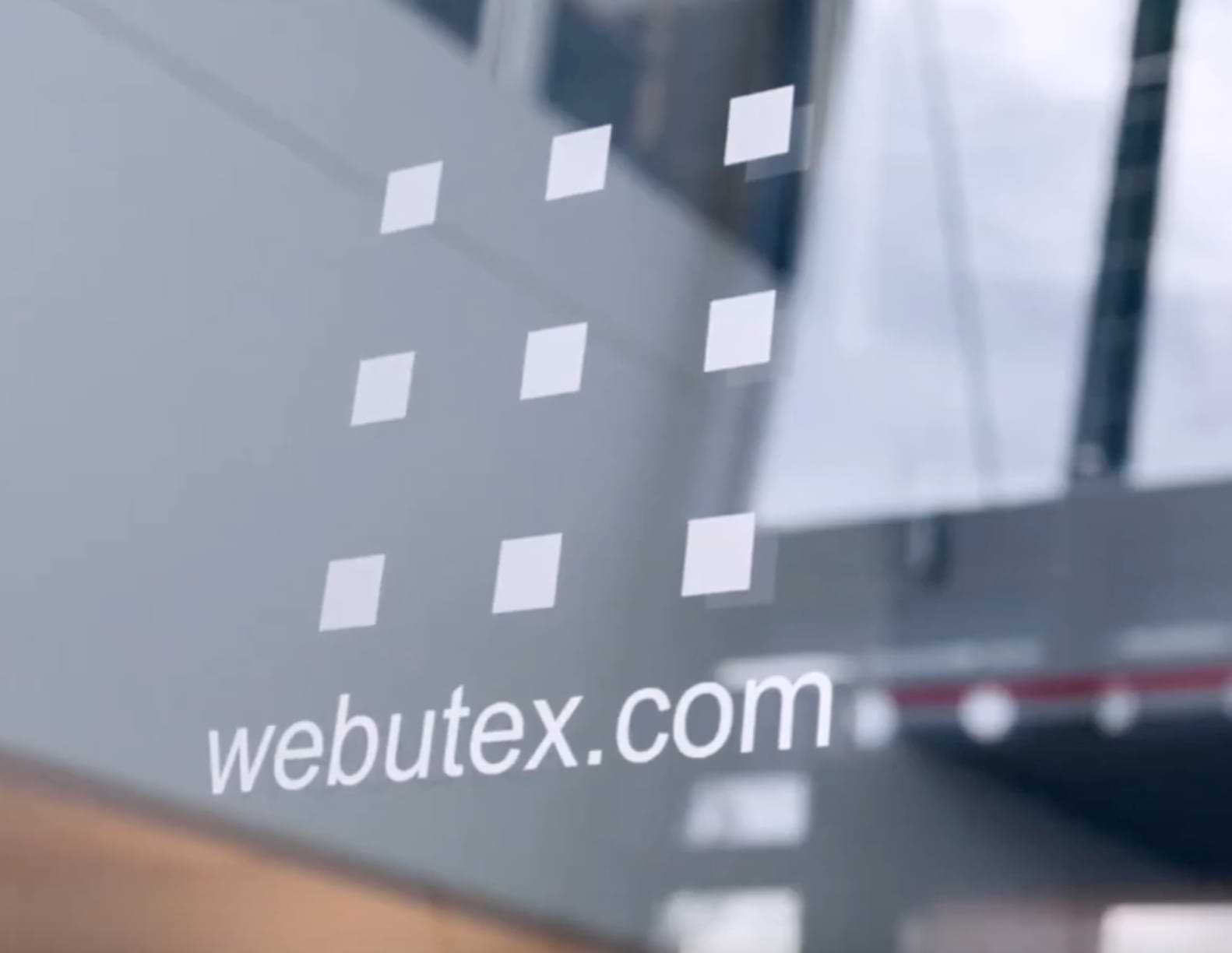 webutex logo auf Glassfenster